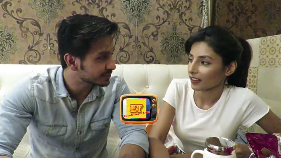 ParShKiSmile's tweet photo. #Bhatia: Support Harshita.
#Harshi: I Love You..(to us😝)
#Bhatia: *Smiles*see.. She Loves u all, and... she loves food, and she loves gifts, And..(Harshi smiles n looks at him) She loves Everything... 
#ParShians : *And She loves Me*
#ParShAreReal https://t.co/ry9erBtjjx