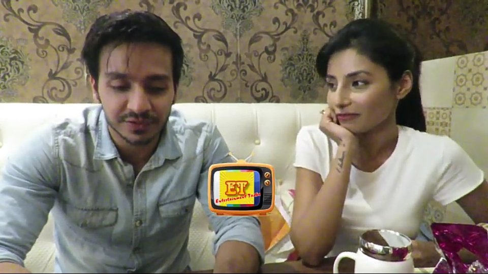 ParShKiSmile's tweet photo. #Bhatia: Support Harshita.
#Harshi: I Love You..(to us😝)
#Bhatia: *Smiles*see.. She Loves u all, and... she loves food, and she loves gifts, And..(Harshi smiles n looks at him) She loves Everything... 
#ParShians : *And She loves Me*
#ParShAreReal https://t.co/ry9erBtjjx