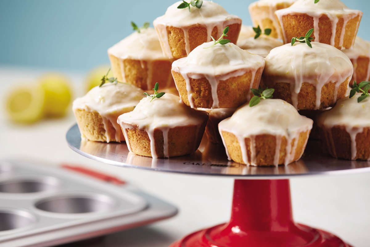 The must-make muffin pan treat this weekend? Lemon-Thyme Cakes, baby! Get the recipe: bit.ly/2kCQEuE