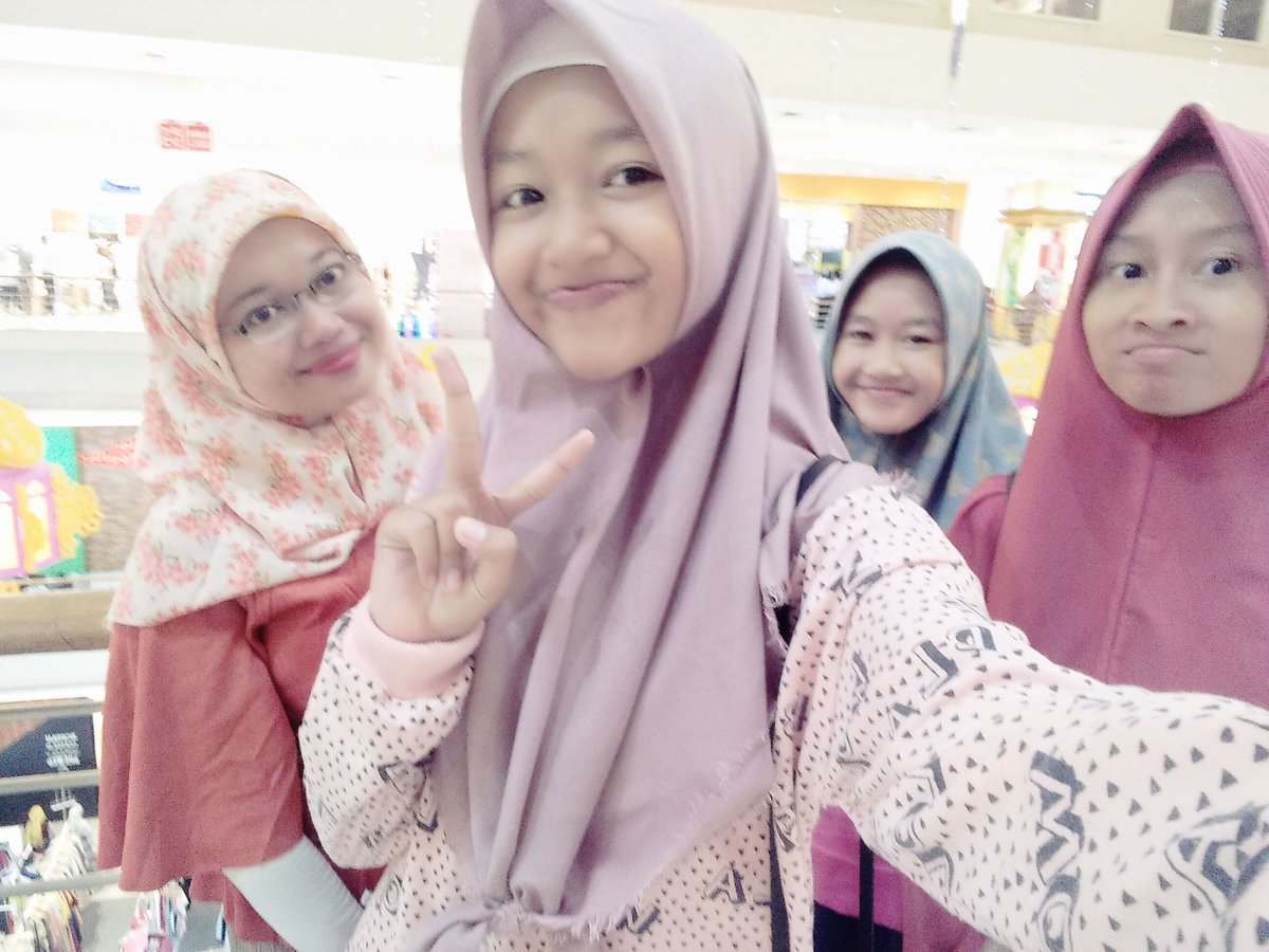AyRetna's tweet photo. momong ni bocah bocah .... https://t.co/ACziMn6JAL