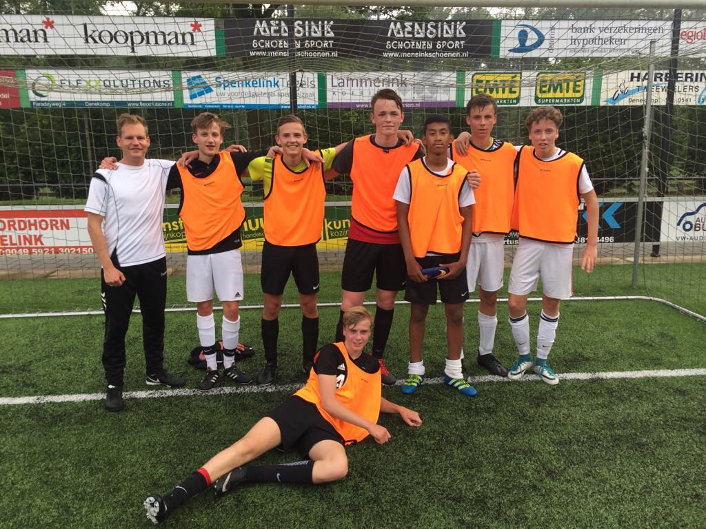 SDC12_B1's tweet photo. Winnaars!! #3punten #tvdw https://t.co/KL73vk7aJn