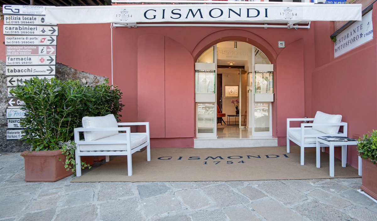 Our fully renovated Portofino boutique welcomes you to the world of luxury signed Gismondi1754!
#gismondi1754 #boutique #portofino #gemstonejewelry #diamondlife #gem #blingbling #luxurydesign #jewelart #designerlife #designing #designlife #gismondiyouniverse