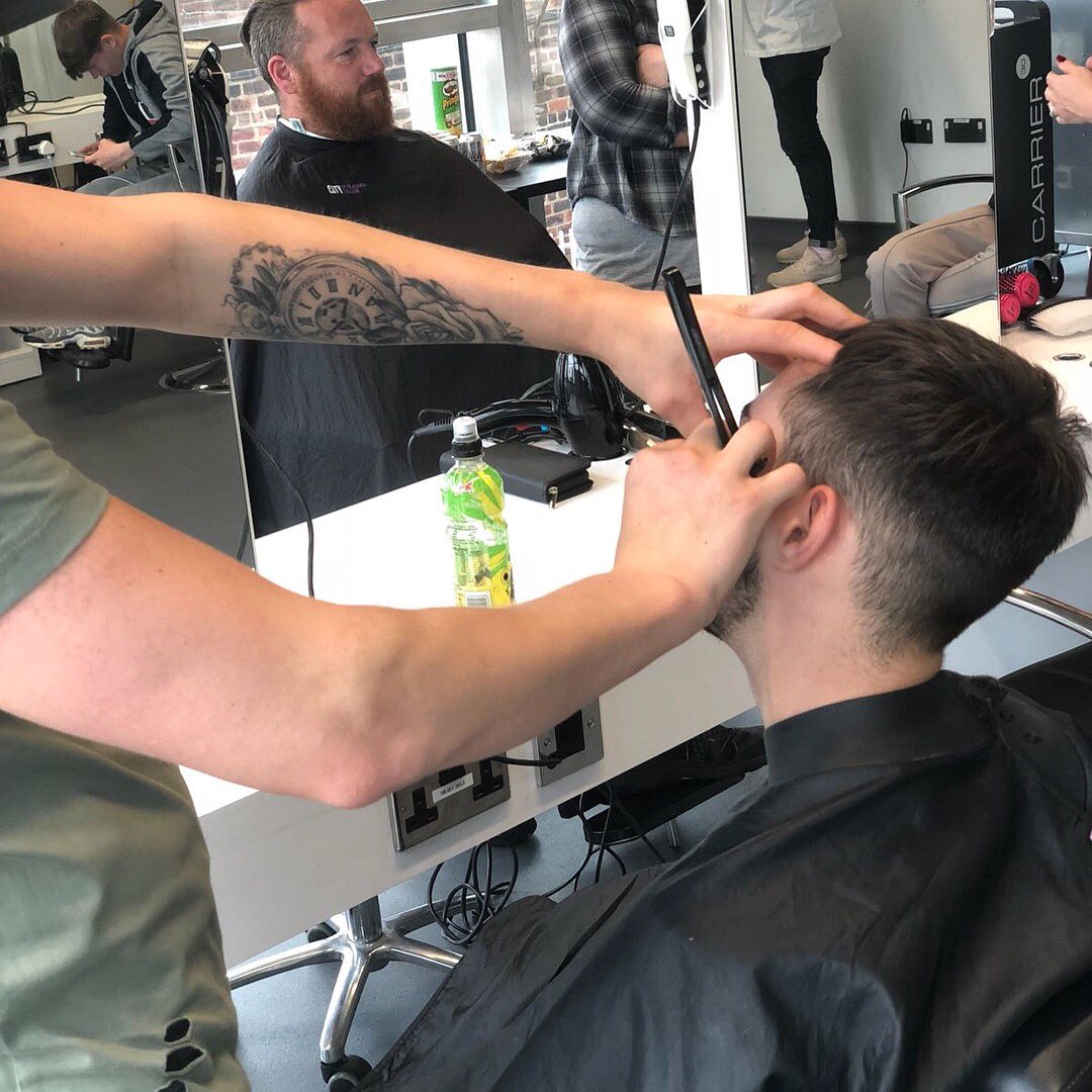 guyandbeard's tweet photo. Co-founder @manimaziz judging at the @CofGCollege #level2 #barbering #Competition #greatenergy #greatskills #greatday ☺️👍🏼 https://t.co/vwqSII4ogq