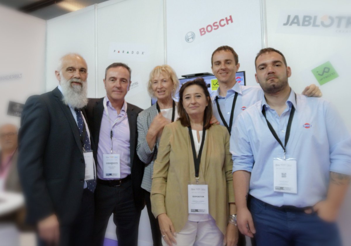 rafael_spitz's tweet photo. Gracias a todos por visitarnos en Security forum y a los que no pudisteis venir también gracias por confiar en nosotros #SecurityForumBCN #alarmasspitz #centralreceptora https://t.co/VNaM384IfM