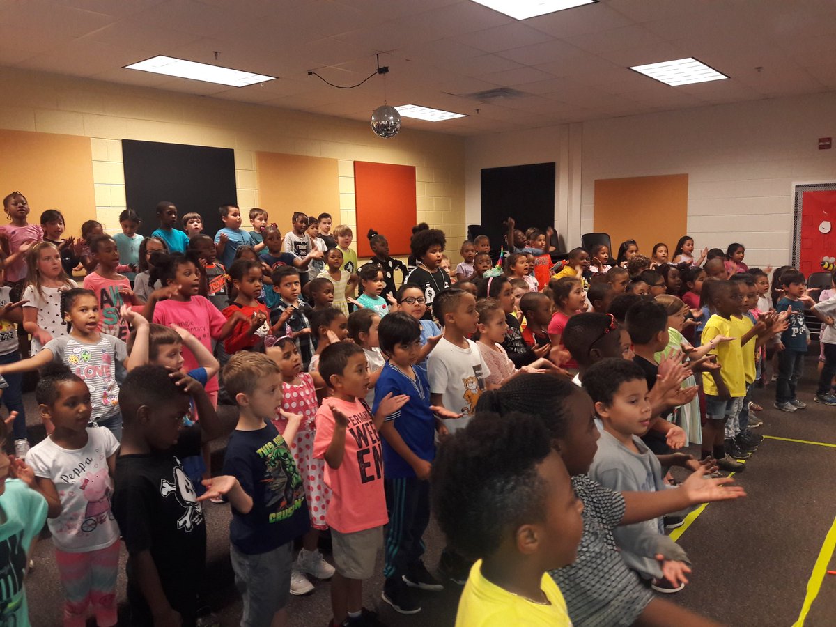 MrsBiteng114's tweet image. Practicing for our end of the year celebration on June 6 at 9:30! #trianglekinders