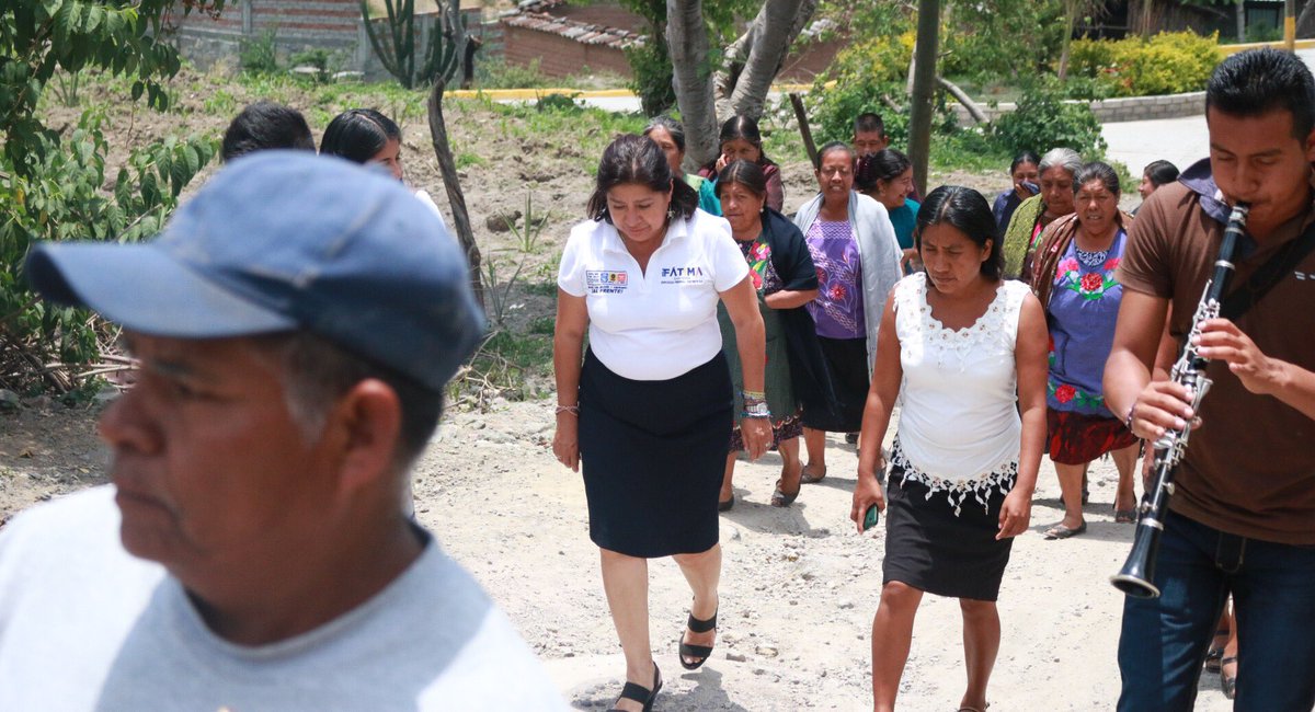 Ma_DeFatima's tweet photo. Llegamos a San Baltazar Guelavila, lugar de gente alegre y cálida; les agradezco el recibimiento! #DeFrenteAlFuturo https://t.co/x0Sif51Kpe