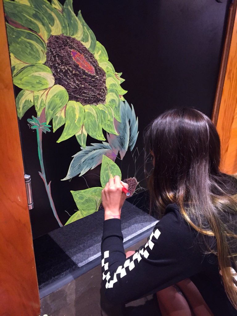 SashhSantiago__'s tweet photo. Estoy Tan Llena de Colores🎨. 
Im so in Love with my Job💕 
Cant Be more proud of My Self... 
-I can be who i am with no Judgment 
#VansFamily #VansPR #VansoftheWall #Sunflowers #Drawing #TalentedPeople #Painting #ChalkMarks #VansFamilyPR #Vans4Ever #ILoveVans #ILoveMyJob https://t.co/JK2F9NIi6t