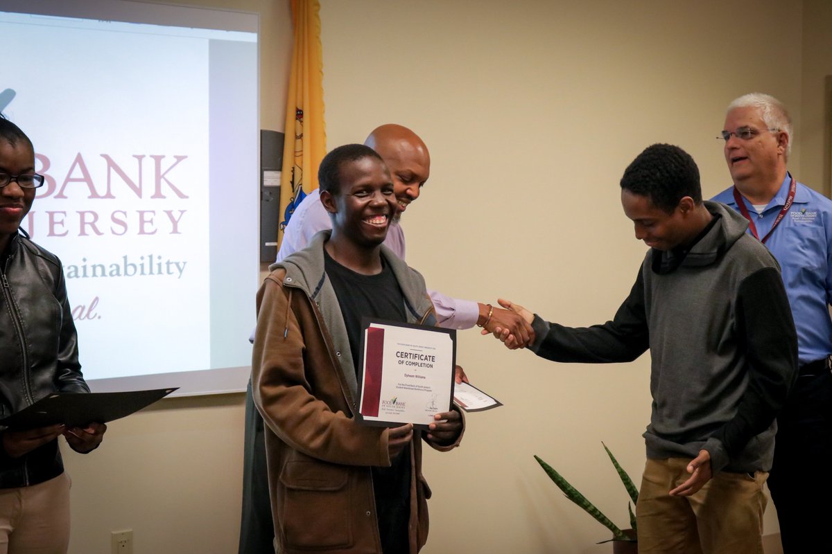 foodbankSJ's tweet image. Congratulations to the individuals that completed our Student Workforce Development Program! #StudentWorkforce #StudentsChangeHunger To learn more visit our blog! #LetsBlogAboutIt foodbanksj.org/2018/05/30/dev…