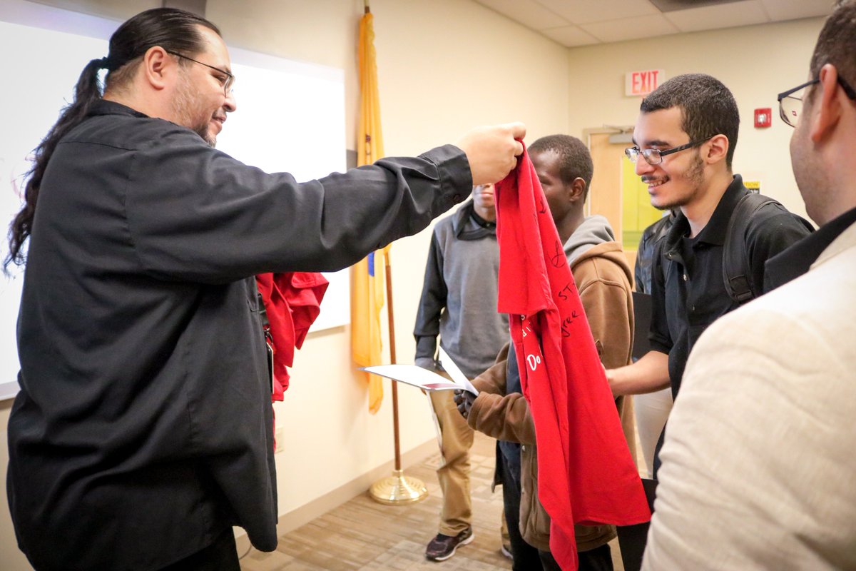 foodbankSJ's tweet image. Congratulations to the individuals that completed our Student Workforce Development Program! #StudentWorkforce #StudentsChangeHunger To learn more visit our blog! #LetsBlogAboutIt foodbanksj.org/2018/05/30/dev…