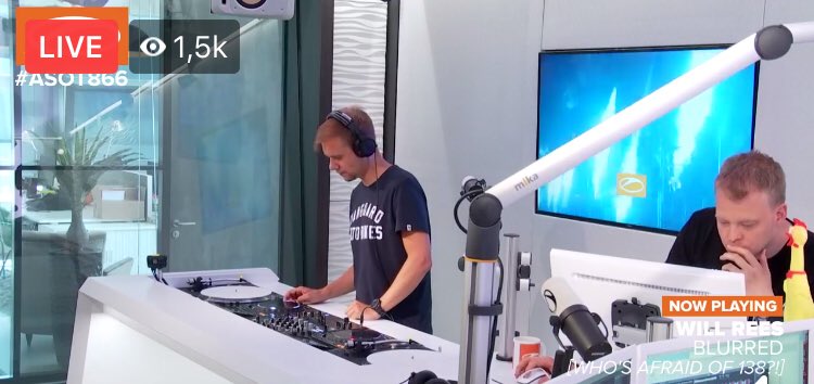 Lorena_Sa's tweet image. Feriadão é noix tá como:

#asot866 #asot900br