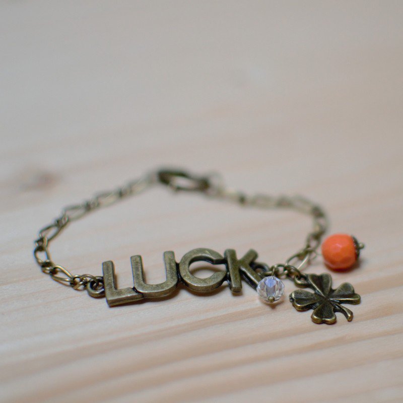 Nouvelle idée de réalisation avec ce tutoriel du Bracelet porte-bonheur bronze vieilli
breloquependentif.com/blog/2018/05/t…