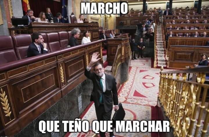 XeracionMorada's tweet photo. Porta xiratoria para Mariano XA!! Queremos q volte a Pontevedra, e que teña un posto na cárcere da Lama. #MocionCensura #HayQueEcharlos https://t.co/U3fLq3ft5W