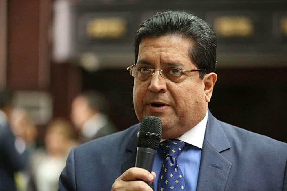 NTN24ve's tweet photo. Diputado Zambrano: Militares venezolanos no pueden seguir siendo víctimas del G2 cubano https://t.co/bkOoWxRNqg https://t.co/opQICg050Z