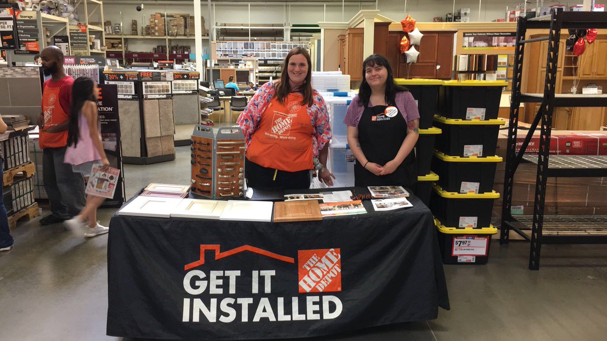 ColledKitchen's tweet photo. RT @THDzsazsa Over the weekend.. Lead event.. #cabinetrefacing #closetorganization cashier Amber did a great job leading the event. #3662 @mikeyoungsr15 https://t.co/m6EMI7hkMz