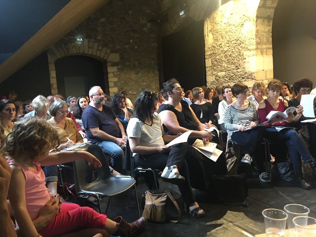 chchanut's tweet photo. 1ère étape réussie pour notre nouvelle #saison1819 avec beaucoup de monde pour la présentation de saison aux enseignants !! Beaucoup de curieux attentifs aux nouveautés proposées @SNSete #eac #education #tms3/20 https://t.co/8nCwCYg0js
