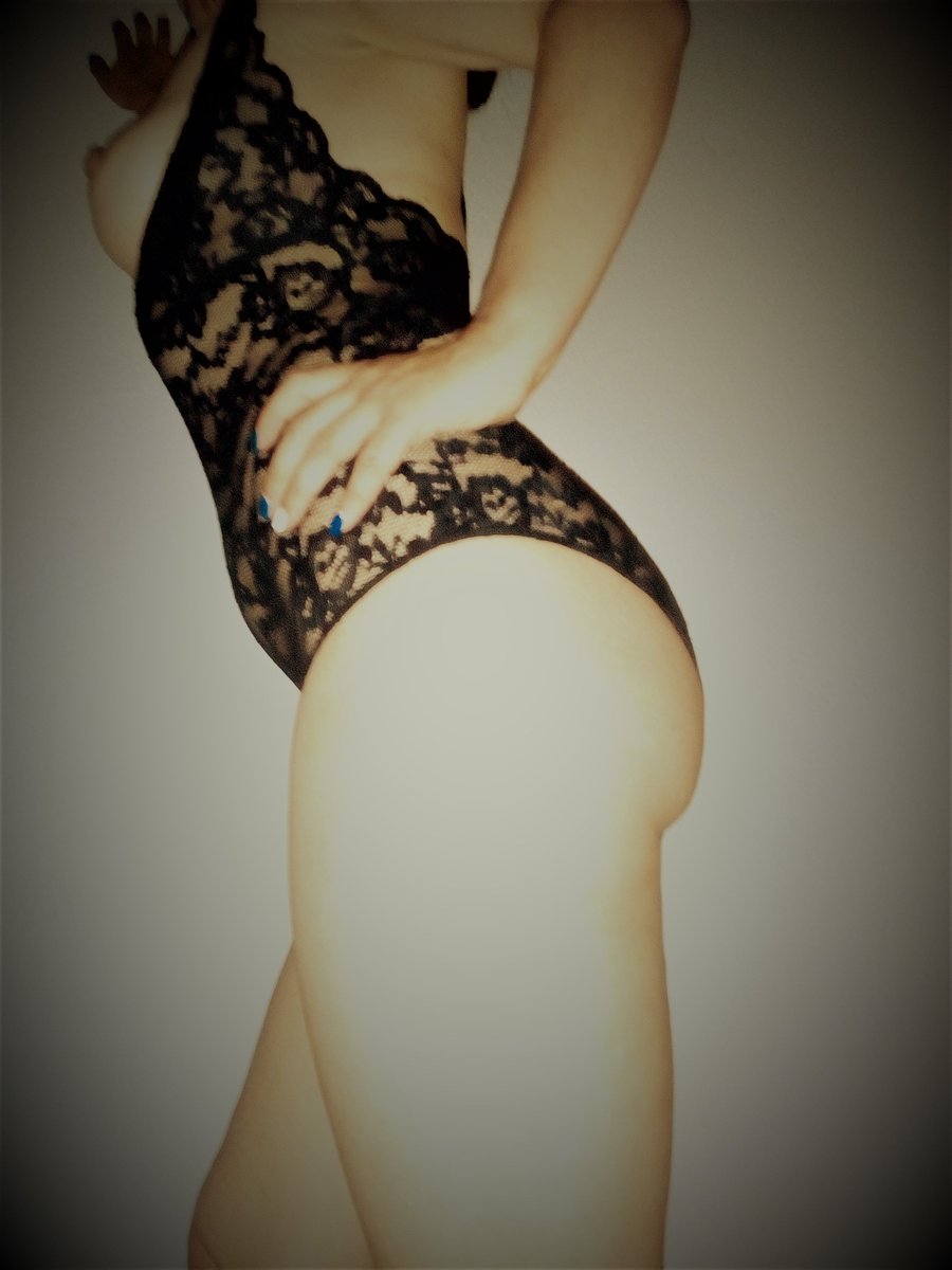 hotwife69dreams's tweet photo. ♠️bona nit chic@s!! mañana viernes 1 de junio,empezamos @soniayalex4 el mes con un #gangbang #bukkake muy especial en @BCN_SALADREAMS de 17:00 a 20:00 no te lo pierdas!! #hotwifeparty #cuckold #fetish #BDSM https://t.co/SyKWFe8JiE