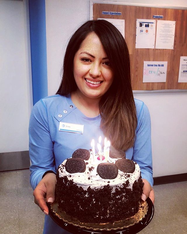 AtxMopac's tweet photo. CAKE 👏🏼 CAKE 👏🏼 CAKE 👏🏼! Happy early birthday Vicky! #attmopac #attemployee #birthday #birthdaygirl #birthdaycake #hollandsheroes https://t.co/cGtcXySO6B