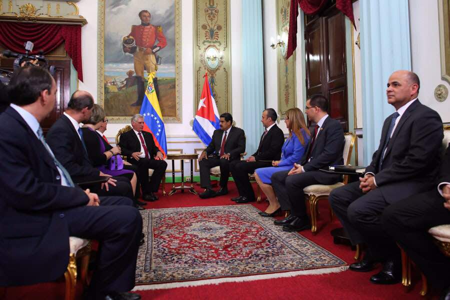 Jorge Arreaza M (@jaarreaza) on Twitter photo La visita del Presidente Díaz-Canel al Presidente <a href="/NicolasMaduro/">Nicolás Maduro</a> fue histórica. Dos líderes revolucionarios jóvenes, recién electos, que deciden profundizar la unidad Cuba-Venezuela, núcleo del ALBA-TCP. ¡Juntos, siempre venceremos! La visita del Presidente Díaz-Canel al Presidente <a href="/NicolasMaduro/">Nicolás Maduro</a> fue histórica. Dos líderes revolucionarios jóvenes, recién electos, que deciden profundizar la unidad Cuba-Venezuela, núcleo del ALBA-TCP. ¡Juntos, siempre venceremos!