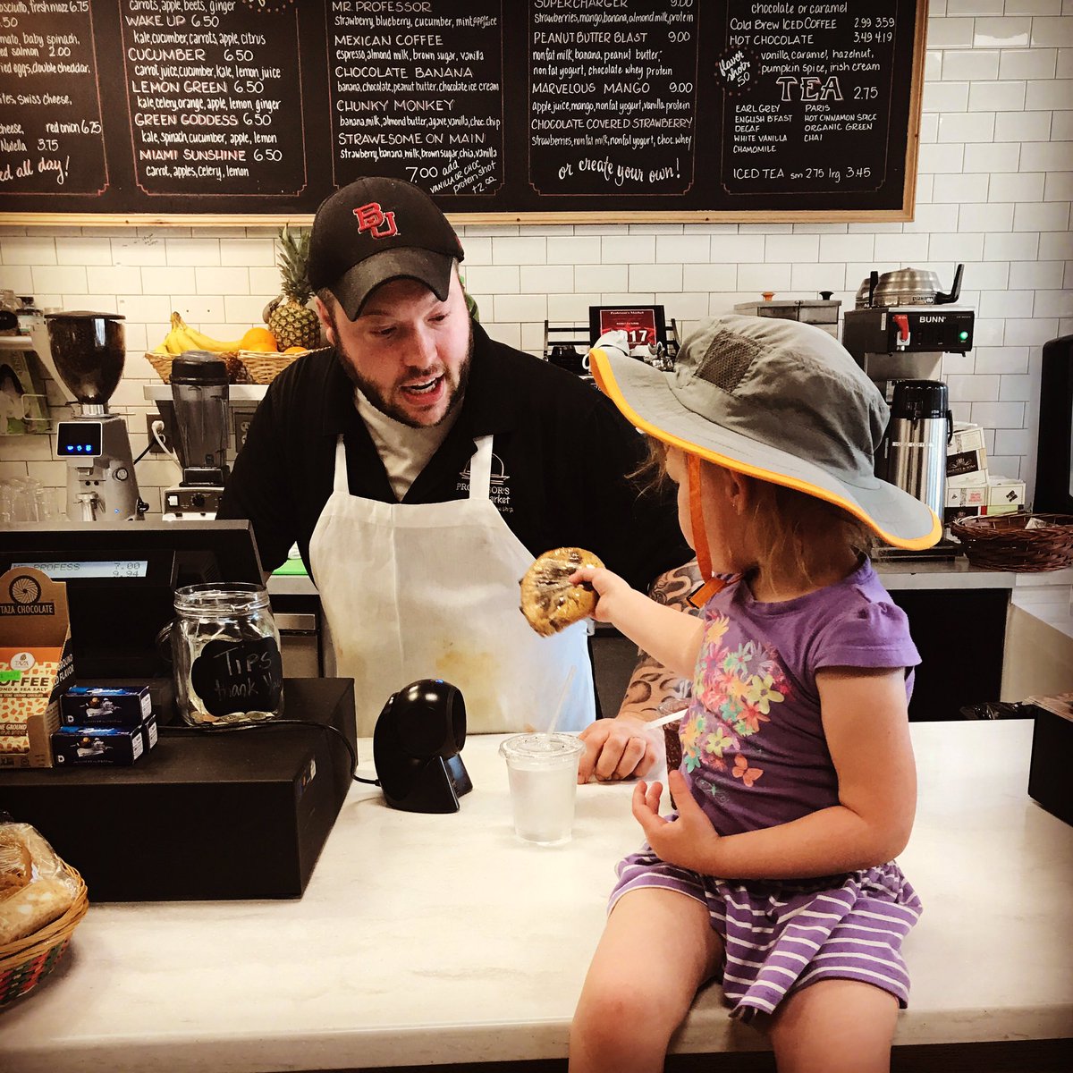 ProfessorsMarkt's tweet photo. "How much for this delicious cookie Sir?? #readingma #professorsmarket #freshcookies #desserts #505mainstreet #coffee #smoothies #juices @TownOfReadingMA @ReadingMaRotary https://t.co/Bx5GWXY7m0