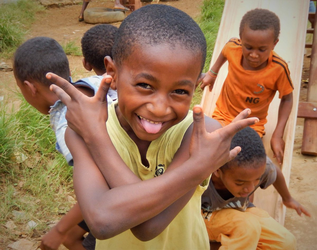 orkydea's tweet photo. Voilà
La mia ventitreesima area giochi per i bimbi poveri
Alla scuola elementare pubblica Nord Vigie di Nosy Be

#oredigioco #oredorate #oreafricane https://t.co/LMzZQY63Le