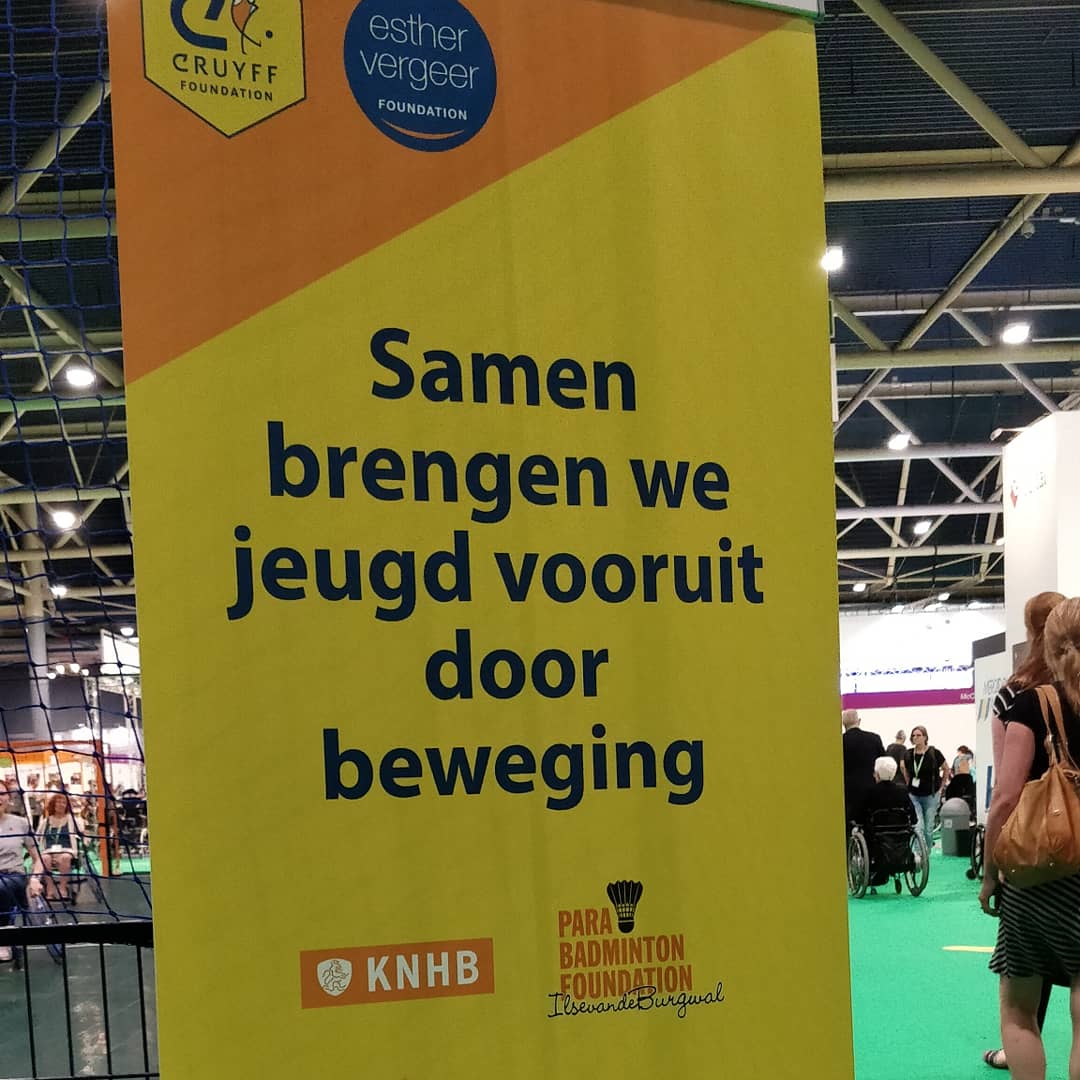 Vandaag twee badmintonclinics gegeven op het Cruyff Court met <a href="/JCFoundation/">Johan Cruyff Foundation</a> en <a href="/EVFnl/">Esther Vergeer Foundation</a> op <a href="/supportbeurs/">Support Beurs</a> . Wat een leuke enthousiaste deelnemers! #iedereenmoetkunnensporten