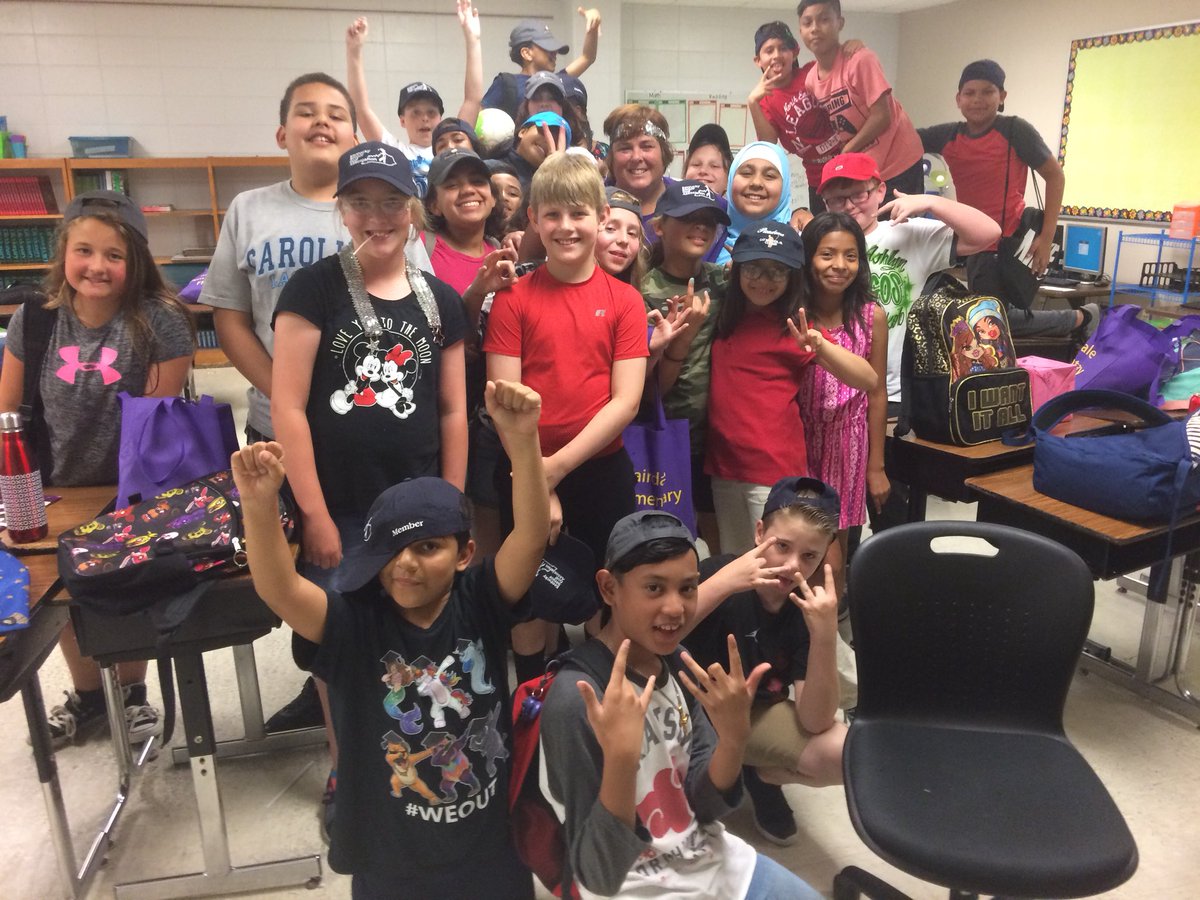Fairdale_Elem's tweet photo. Congrats to Ms. Steele on her retirement! 34 years with JCPS, 32 of those years with @Fairdale_Elem ! Your have left a tremendous impact on our students and community! #FairdaleWorld #WeAreJCPS #Where'sMsSteele @JCPSKY @AsstSuptAAA2 https://t.co/1bVETpfktK