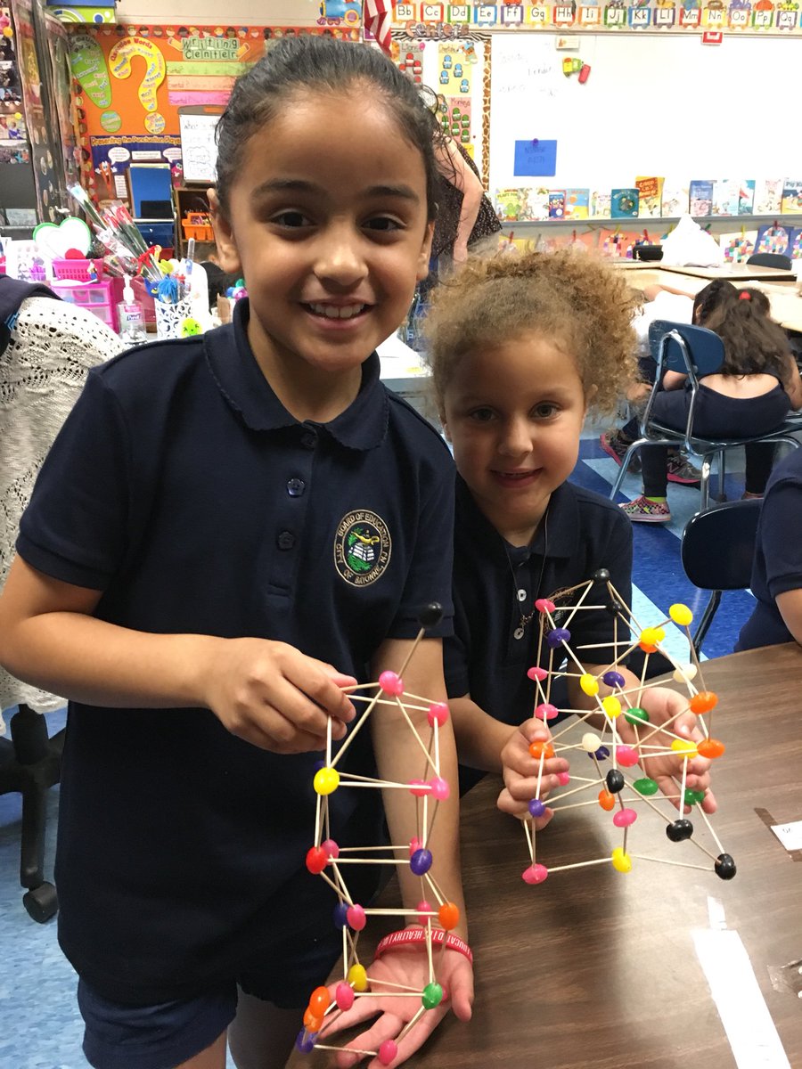 LincolnLions5's tweet photo. First graders built Skyscrapers today! #stem #NGSSstandards https://t.co/A2moQPTpbL