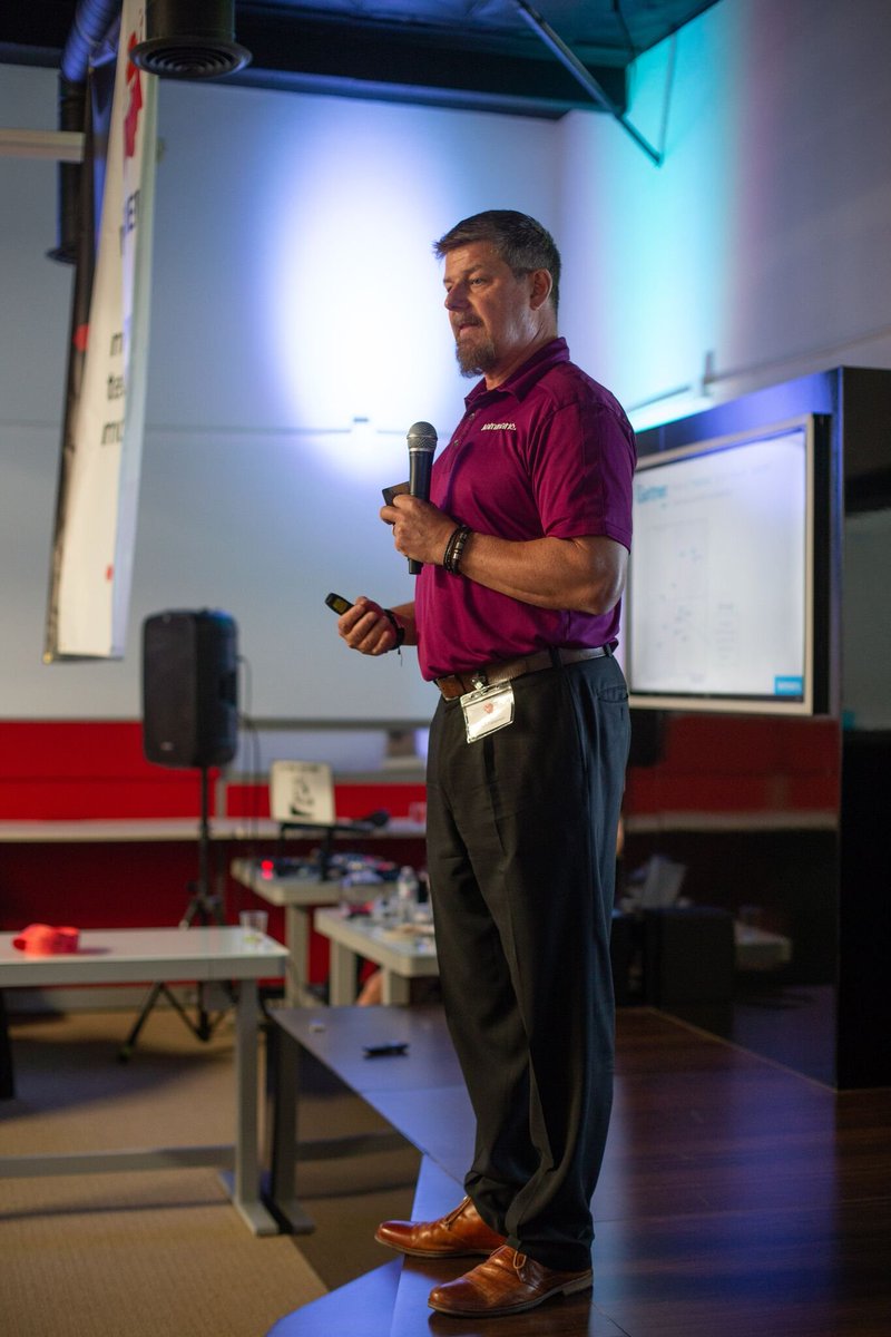 VARiedy_Digital's tweet photo. Steven Patterson one of VARIEDY's partners introducing software -defined all flash storage in May on another successful Tech Day #Kaminario #technology #storage #allflash #Irvine #VARIEDY https://t.co/DHgKOxKBn0