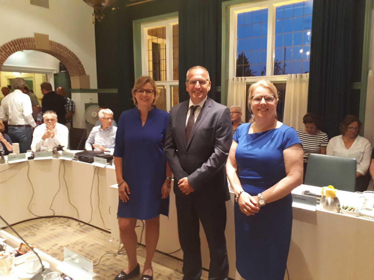 Woudenberg heeft een nieuw college! Vanavond werden drie wethouders geïnstalleerd: Pieter de Kruif (GemeenteBelangen Woudenberg), Marleen Treep (ChristenUnie) en Anita Vlam (VVD).