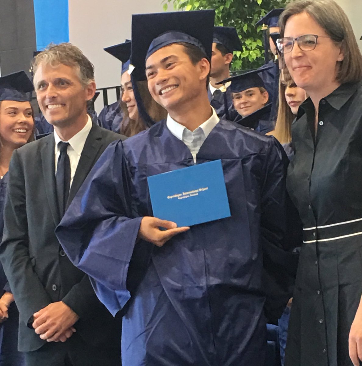 MetLab_AU's tweet photo. So proud when your child 👶 finishes secondary education #internationalbaccalaureate #ib @CISDK congratulations 🎉🍾🎈🎊 #AnselVitoonSmets #nowitends #nowitbegins #nomoreschool https://t.co/iTY246fVJ1