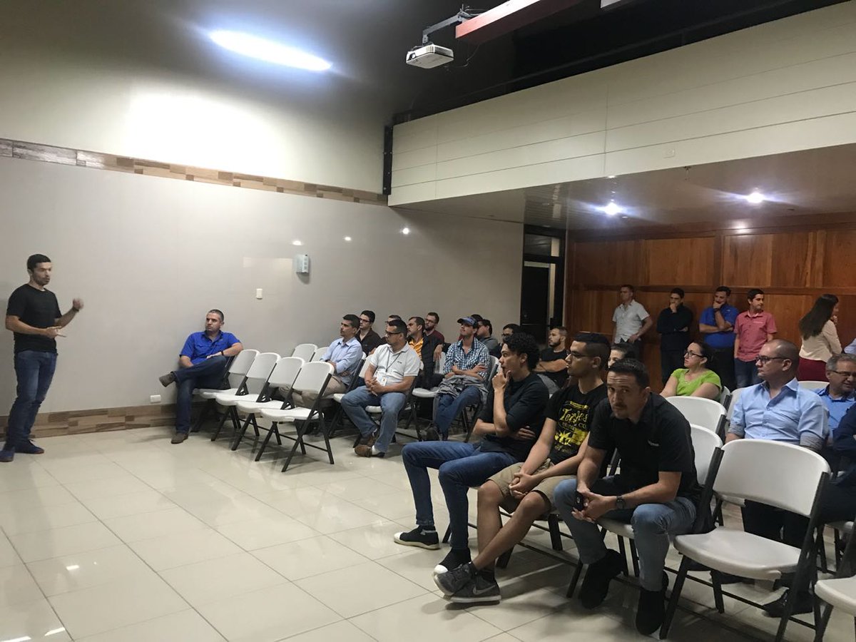 ADEZN01's tweet image. ¿Qué es BLOCKCHAIN?
CETICZN Inicia un ciclo de conferencias y espacio de networking sobre nuevas tendencias tecnológicas. La conferencia estuvo a cargo del ingeniero Erick Vargas de Avantica