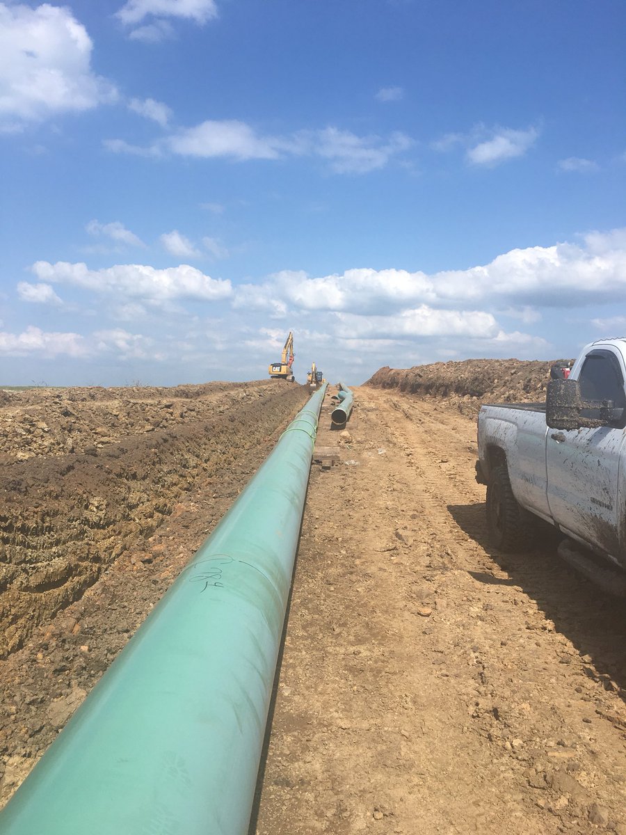 RandRPipeline's tweet photo. 🚧Long stretches of pipe🚧Welding up on @EnableMidstream Welty 20” 👷🏻‍♂️project! #randrpipeline #NaturalGas https://t.co/Kz39JQnkZa