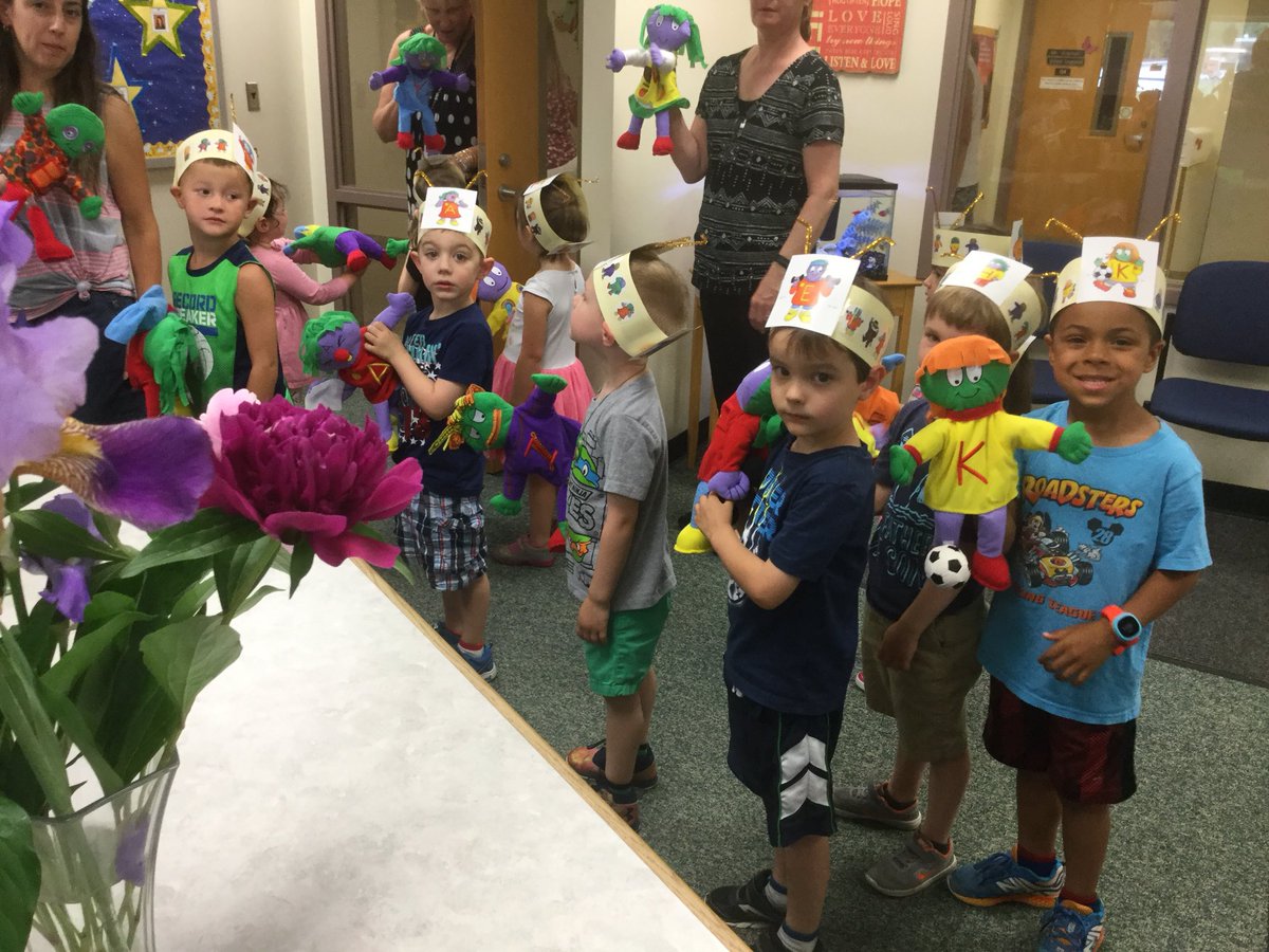 Today there was a UPK Alphabet Parade @BCSDGinther #ReadingReadiness 📖