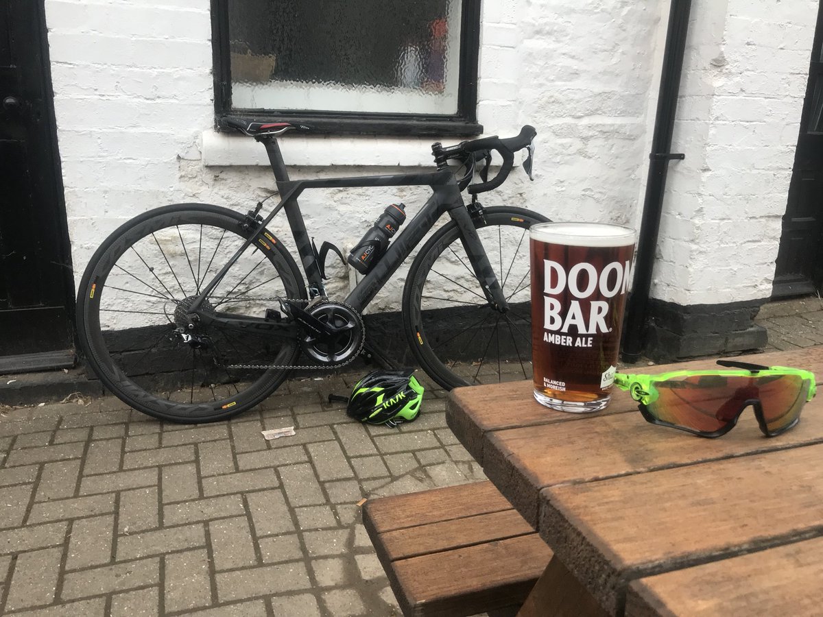 PaceyOGs's tweet image. Bit of a wet one tonight but ended in a good way 😜 #ajcc #cycling #swiftcarbon #hypervox #mavic #zip #duraace