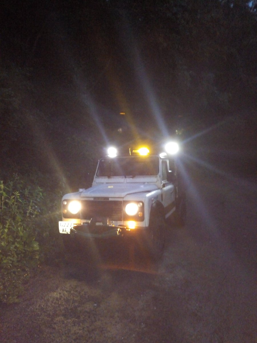 JRoseTrees's tweet photo. Ready for action, in any weather! #powercut #thunderstorms #treesurgeon #Gloucestershire #Cotswolds #Stroud #ForestofDean #LandRover https://t.co/vgDWNvCwXm