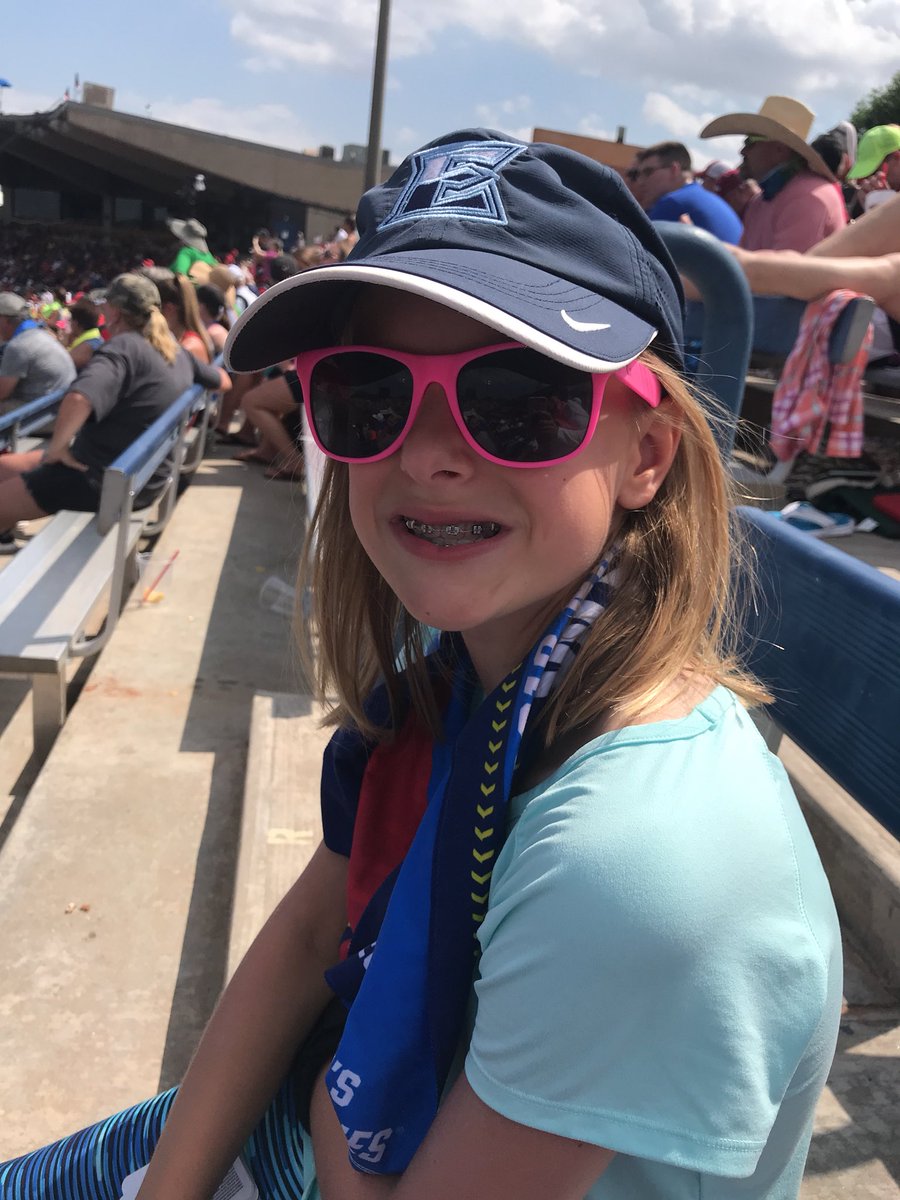 #WCWS.....missing my Vols being here! Amelia would love to throw a first pitch. #newpitcherlovefaspitch