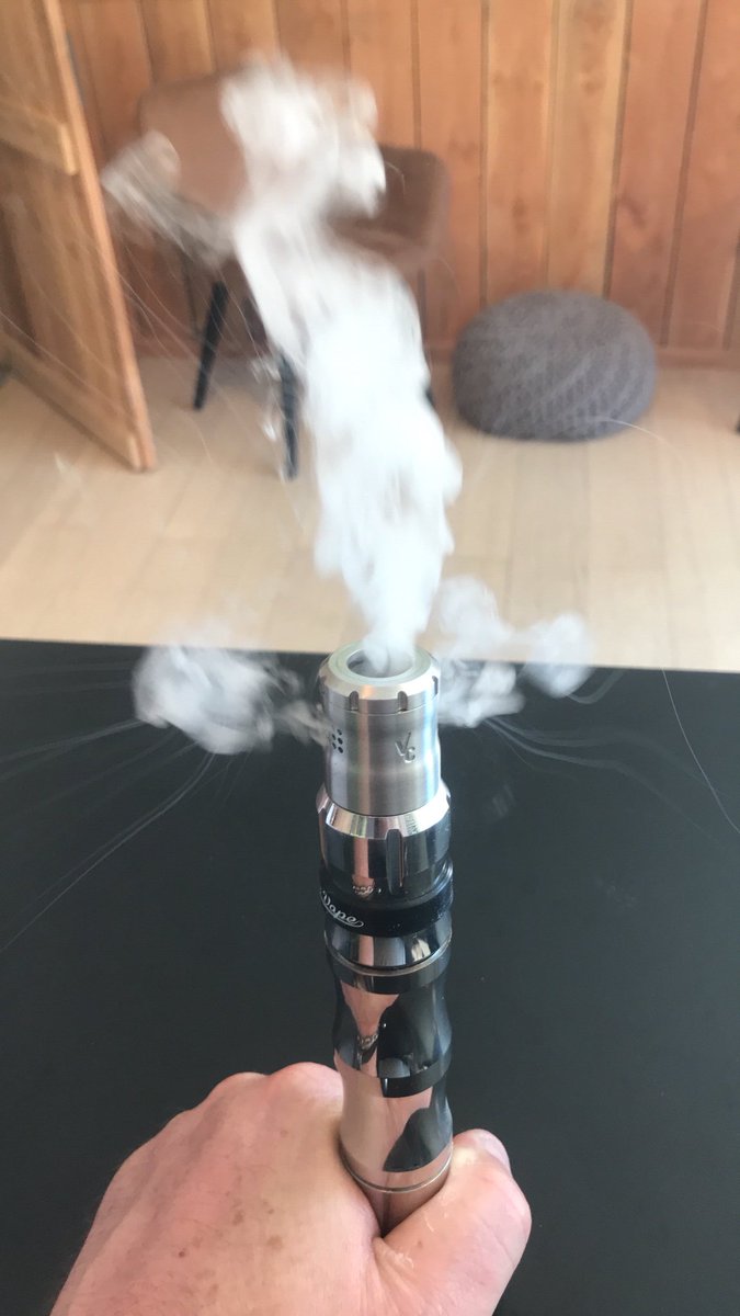JanHoeman's tweet image. #WerelddagZonderTabak #VapeOn #VapeSafe
