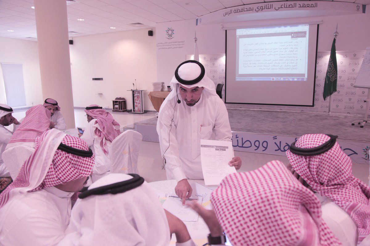 tvtc_m_arrass's tweet image. اختتم البرنامج التدريبي الاتجاهات الحديثة في تطوير التدريب و طرق القياس و التقييم والذي أستمر لخمسة أيام شارك فيه نخبة من منسوبي المعهد الصناعي #الرس و الوحدات الأخرى #القصيم نفذه المدرب القدير أ.احمد الجدعي وقدم له مدير المعهد م.خالد العماري درع المعهد و شهادة شكر و تقدير.