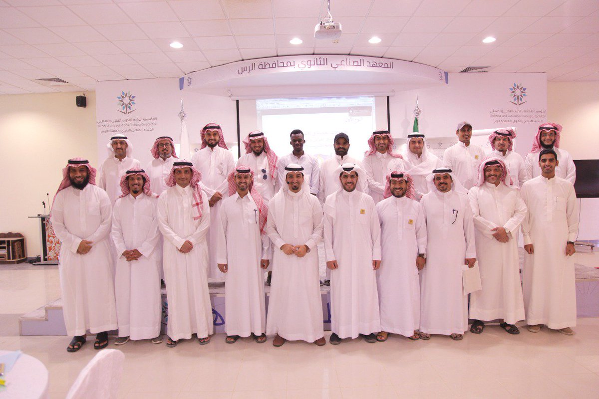 tvtc_m_arrass's tweet image. اختتم البرنامج التدريبي الاتجاهات الحديثة في تطوير التدريب و طرق القياس و التقييم والذي أستمر لخمسة أيام شارك فيه نخبة من منسوبي المعهد الصناعي #الرس و الوحدات الأخرى #القصيم نفذه المدرب القدير أ.احمد الجدعي وقدم له مدير المعهد م.خالد العماري درع المعهد و شهادة شكر و تقدير.