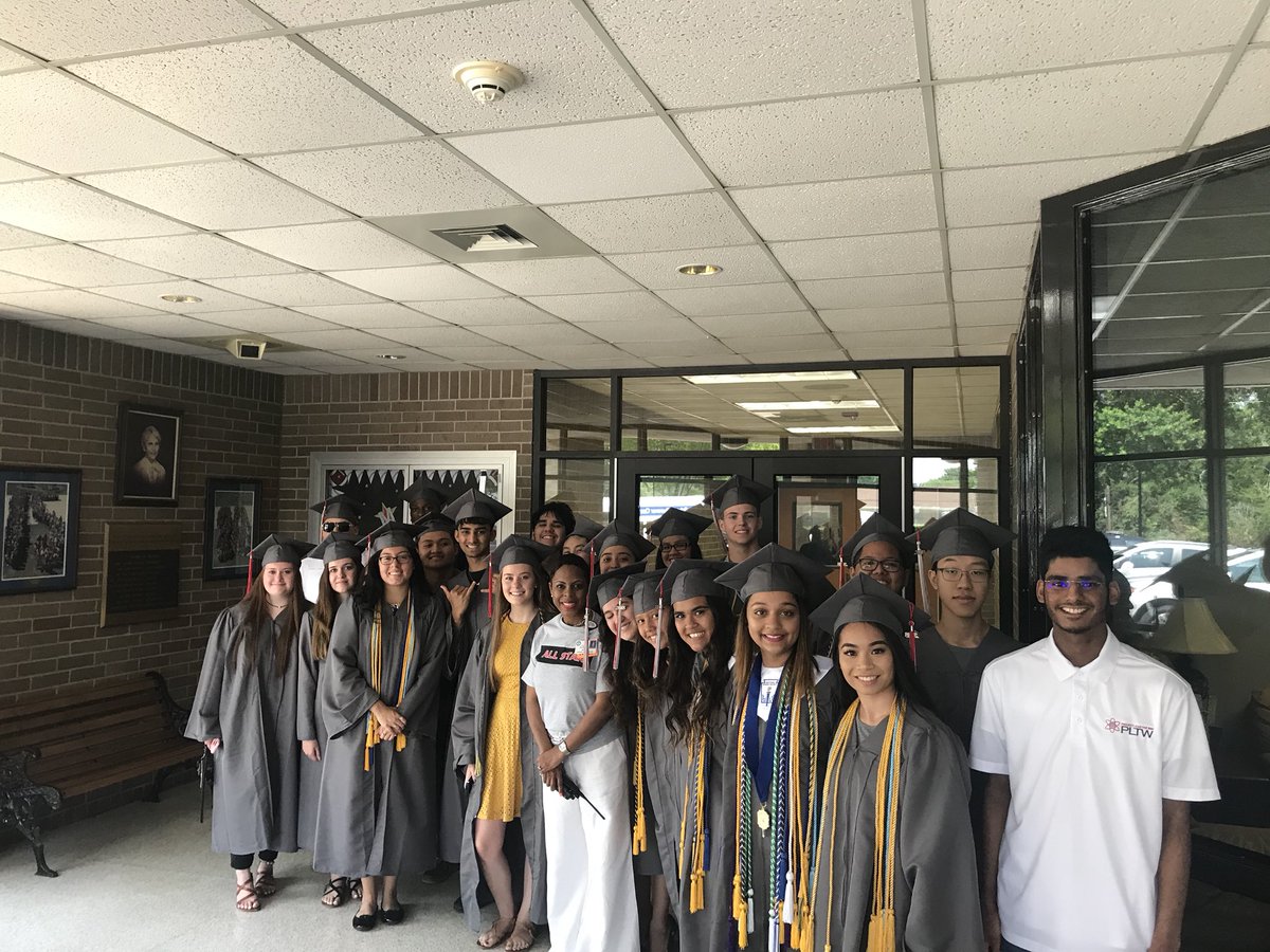 CyLakesPALs's tweet photo. Spartans at Wilson Elementary for the Senior Walk!!! @CFISDCyLakes https://t.co/NQwtBF5BEG
