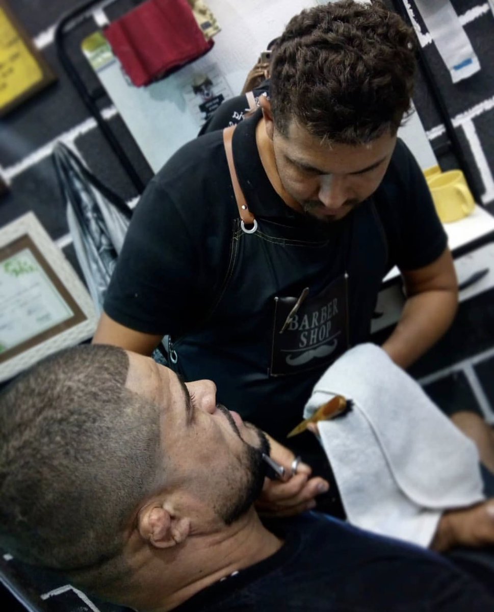 No talento, na régua! 
Muito obrigado @baianinho_du_corte_arte 🔥🔥🔥 👊

Getting that fresh cut 👊