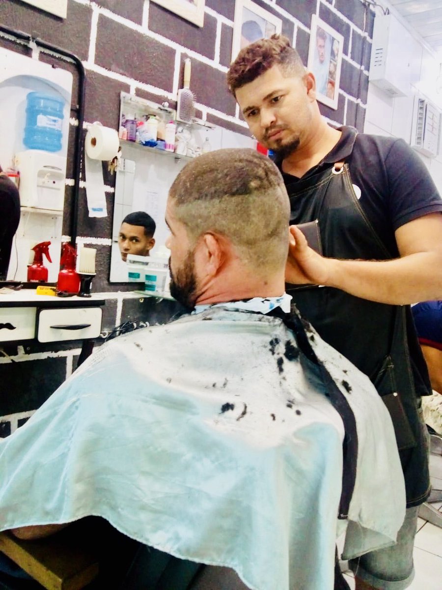 ToquinhoMMA's tweet photo. No talento, na régua! 
Muito obrigado @baianinho_du_corte_arte 🔥🔥🔥 👊

Getting that fresh cut 👊 https://t.co/c5OeIMDAzd