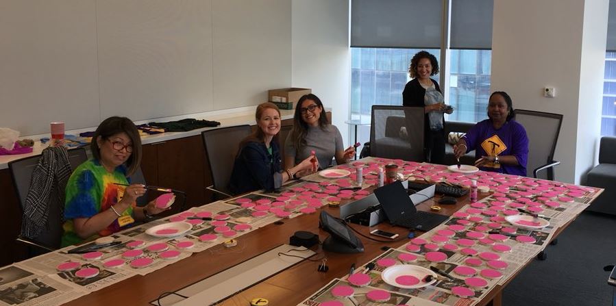 Amici_Charity's tweet image. Can't thank @MercerCanada enough for their incredibly crafty help assembling #CanoeHeads2018 participant medals this year. ☺️ #MercerCares