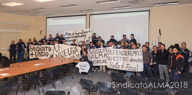El <a href="/sindicato_alma/">Sindicato ALMA</a> de <a href="/ALMAObs_esp/">Observatorio ALMA📡</a> aprobó hoy la #Huelga de forma contundente!
Siga de cerca las novedades de la #NegociacionColectiva2018 en sindicatoalma.cl