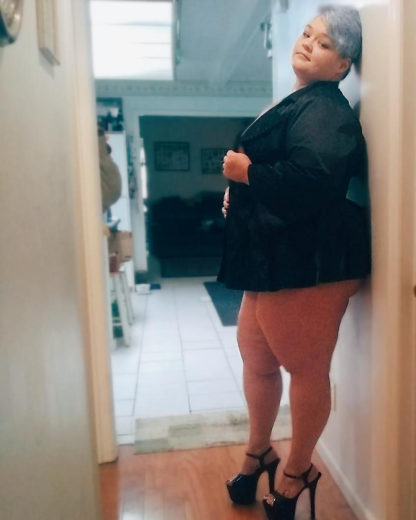GoddessJPeach's tweet photo. Been focusing on my sites where the real subs are. What's up losers?  I may post on here this weekend 🤷 

@rtfemdom1 @find0m @RT4D1 @Promo4findom @RT_Pup @RTP1G @underdeskloser @tonybobo3 @rt4fatdommes @RTplaything @rt_sub1 https://t.co/R3fPPtl89c