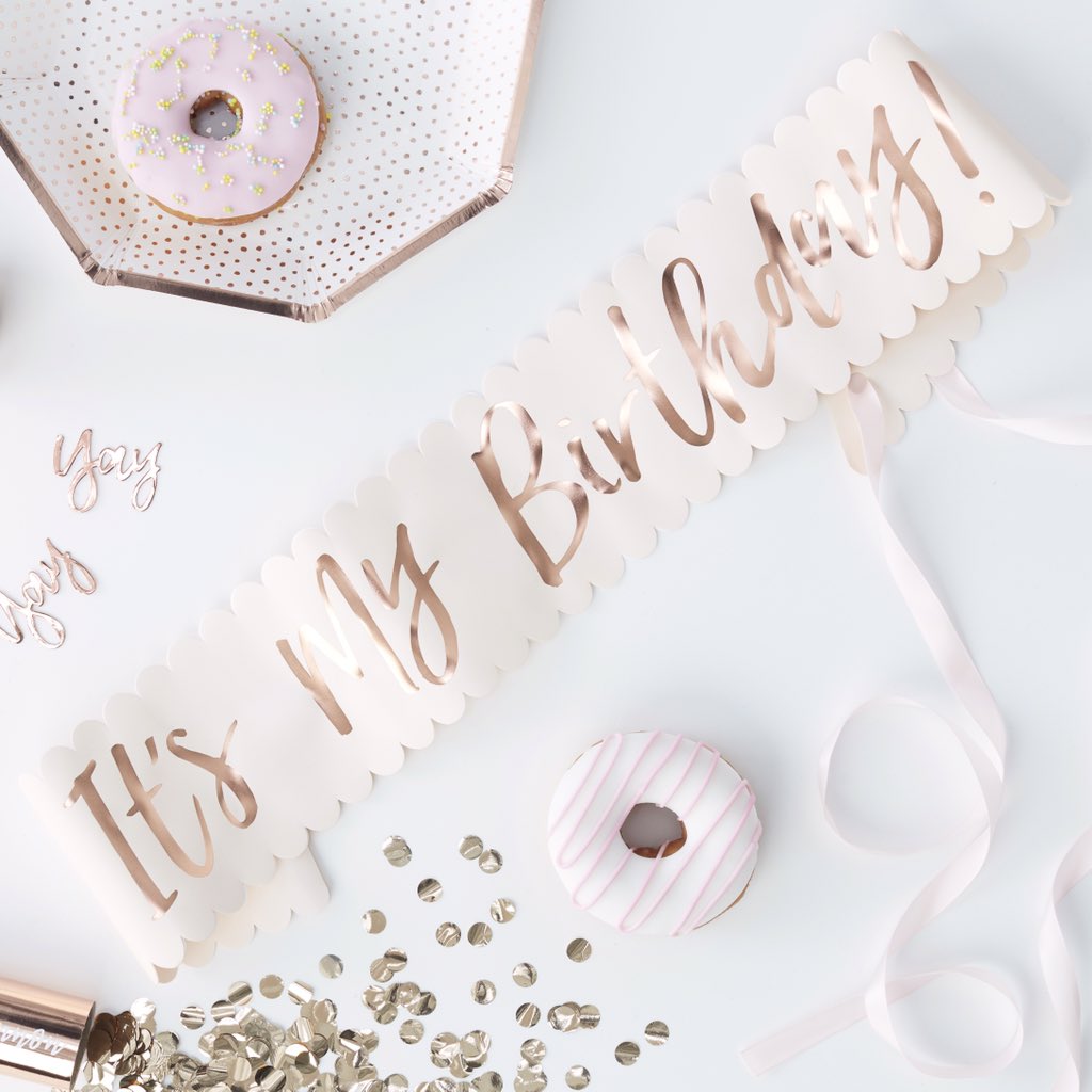 CakeandCoParty's tweet photo. Rose Gold Party anyone?! 💛💛💛 

All available now at:

https://t.co/Ze69GL25Tf 💫

#cakeandcoparty #party #partyplanning #partyprep #rosegold #rosegoldparty #rosegoldeverything #birthday #itsmybirthday #partydecor #homepartydecor #stylishpartyware #planaparty #metallic #pretty https://t.co/wDl0u2HkxH