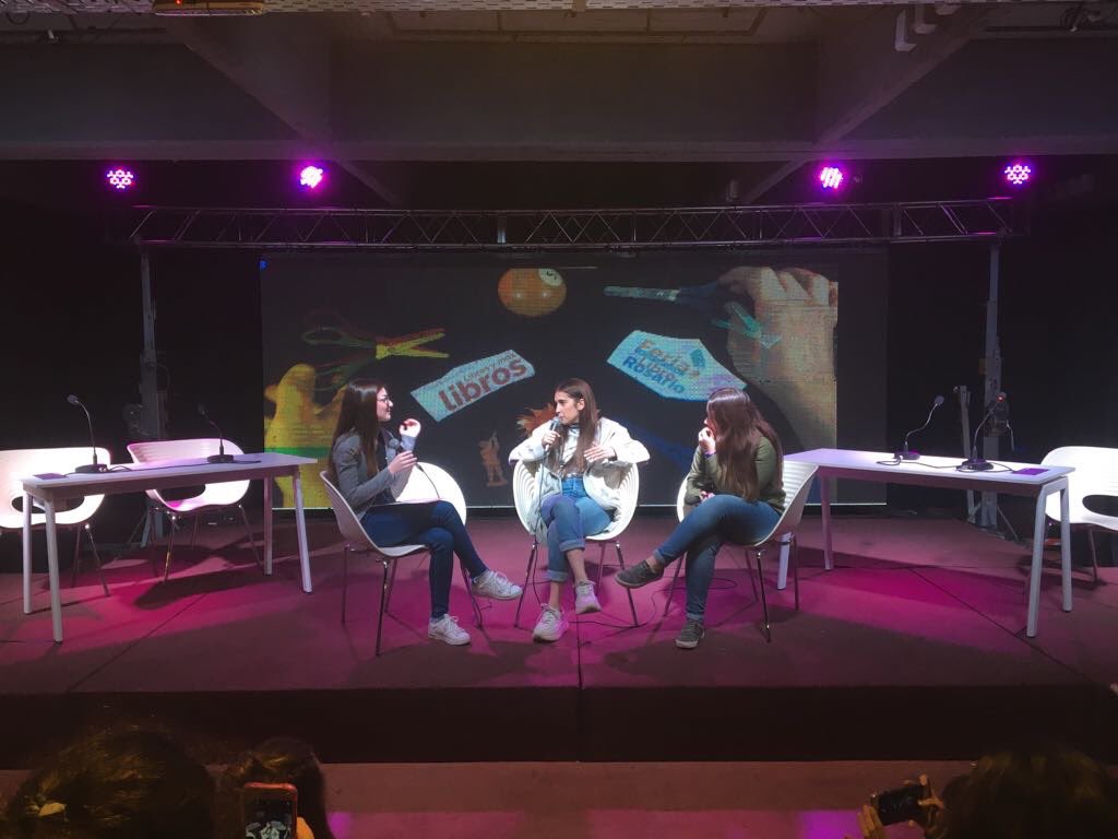 FDdaily_'s tweet photo. Pame en la entrevista previa a la firma de libros en rosario (31/05/18) (foto vía @clappsrevista) https://t.co/cRxhm2Nfq9