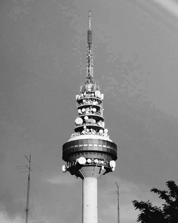 CdItve's tweet photo. ⚫️Comienza el #ViernesNegro6 y los profesionales de RTVE volvemos a vestir de negro para reclamar una radio y televisión pública objetiva, veraz y plural; una RTVE despolitizada e independiente. #CambienRTVEya  ⚫️ https://t.co/4gNePIPwFN