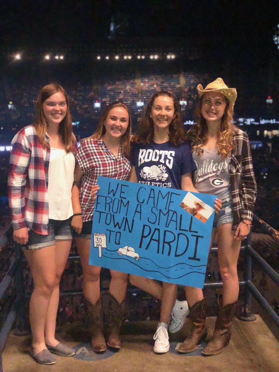 megf1221's tweet photo. @LukeBryanOnline , @JonPardi and @SamHuntMusic tonight!!! 😁❤🚜🙌🌾 https://t.co/J56dWjyNqY