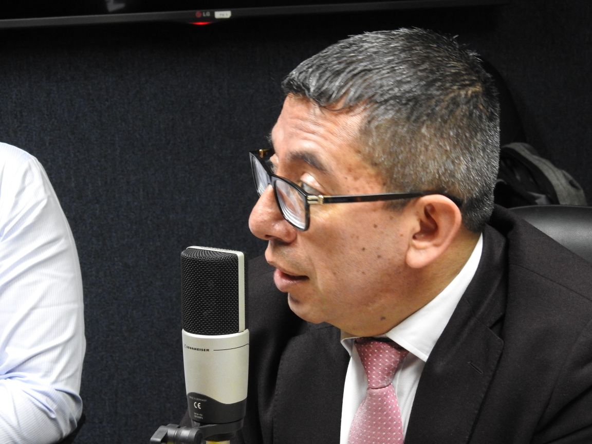 .<a href="/Hora15EU/">Hora 15 EU</a> | Omar Barrios: "Cuando escuchamos a esa gente tan mediocre hablar de un instrumento tan indispensable en el funcionamiento de un Estado, que viene siendo una guía, entonces al gente dice: si ellos no lo entienden, yo como ciudadano como voy a entenderlo”.